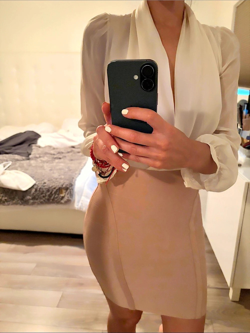 GUESS Bandage Mini Skirt in tan/peach Size Medium